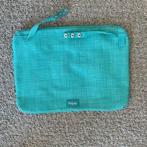 Thirty one pocket a tote